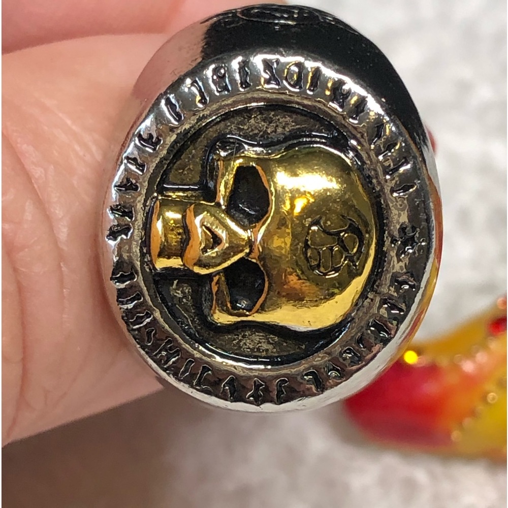 LAST CHANCE Mens skull ring -silver colored gold accent 2D - Picture 5 of 11